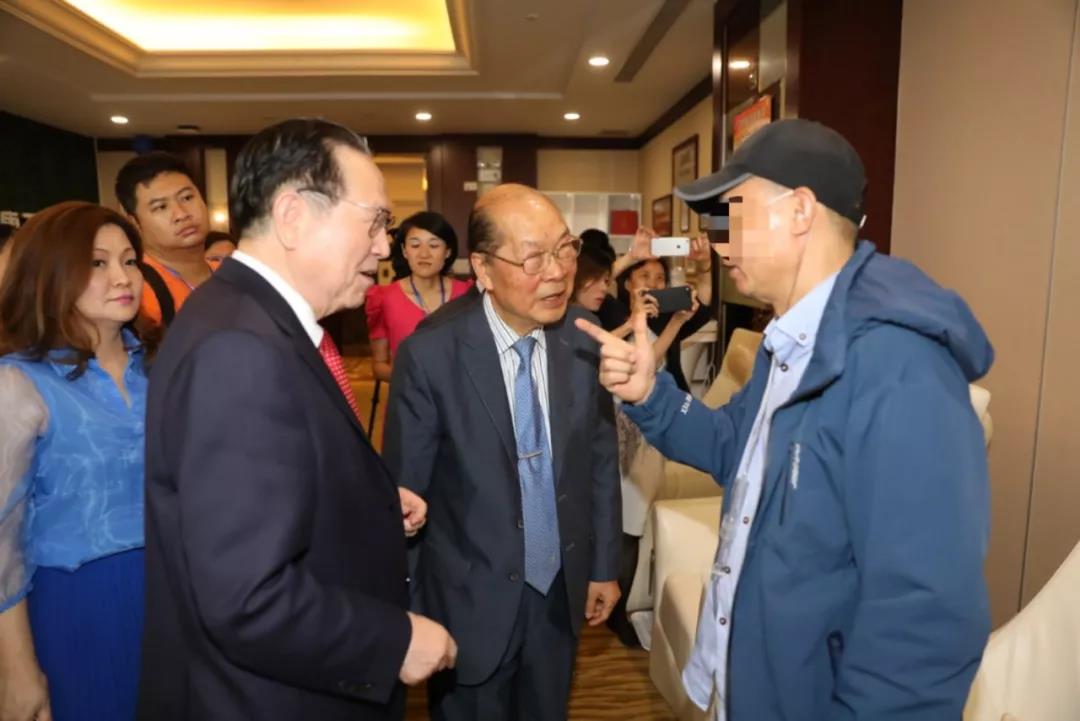 ny03_872935.jpg k2.jpg