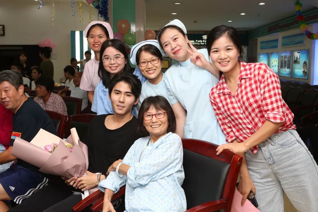 ny12_781637.jpg rre9.jpg