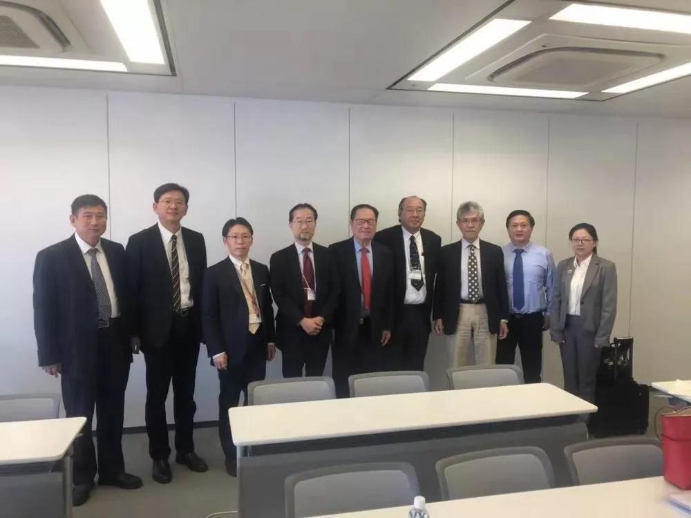 ny06_204272.jpg ny06_204272.jpg