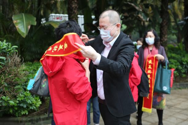 ny06_820815.png h2 (611x408).png