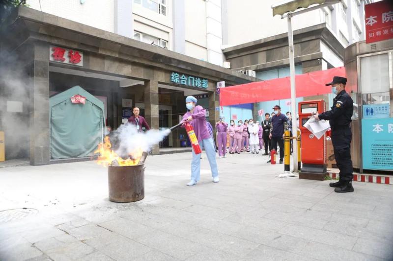 ny13_776785.jpg d11 (800x533).jpg